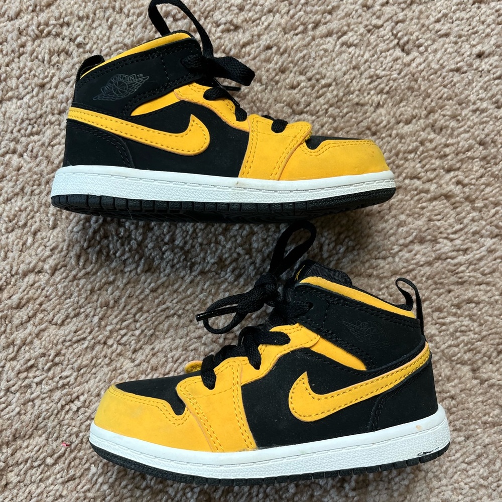 SOLD!! ‼️‼️‼️Retro Jordan’s 1’s - Black and yellow suede